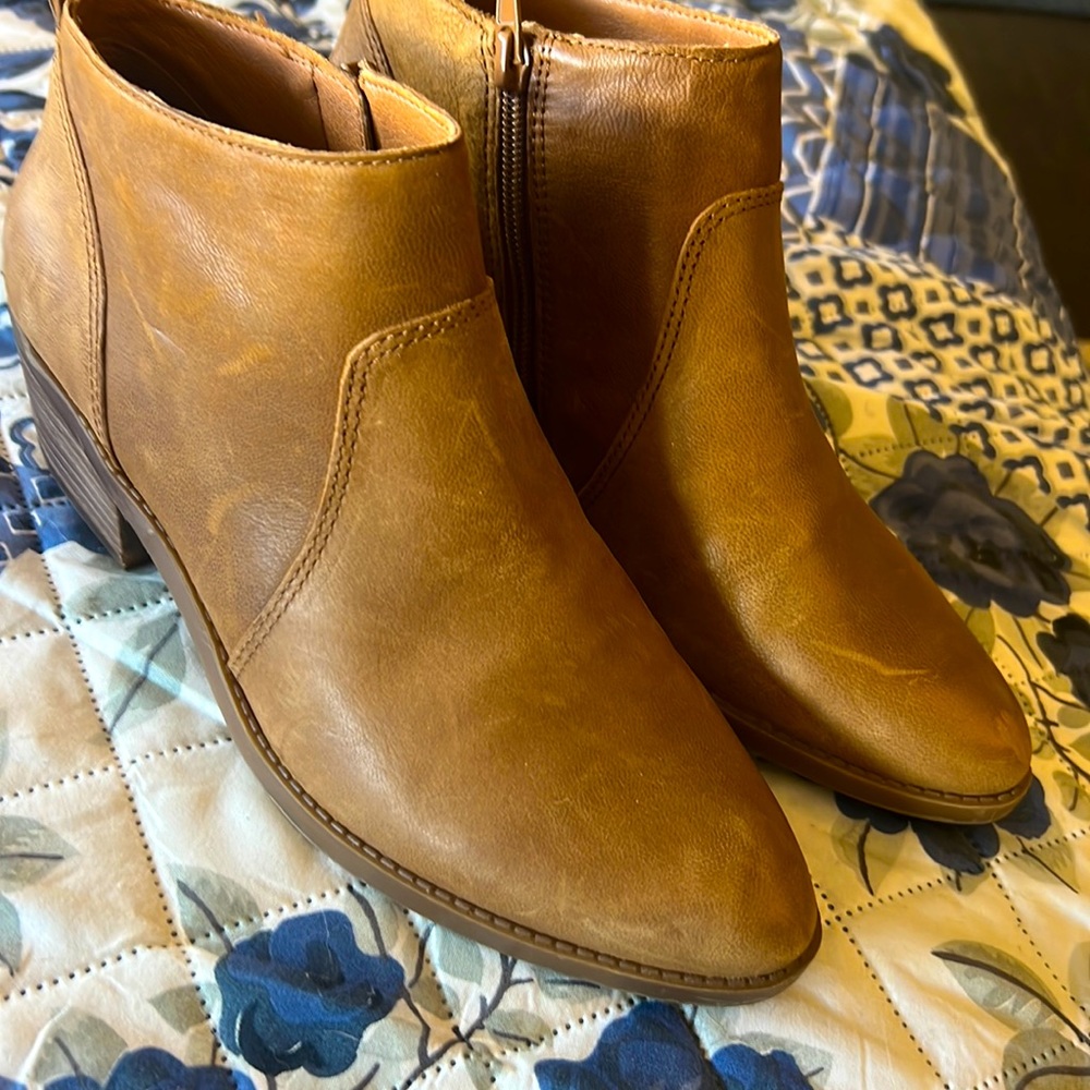 Natural hide Lucky Brand Boots Size 9 New